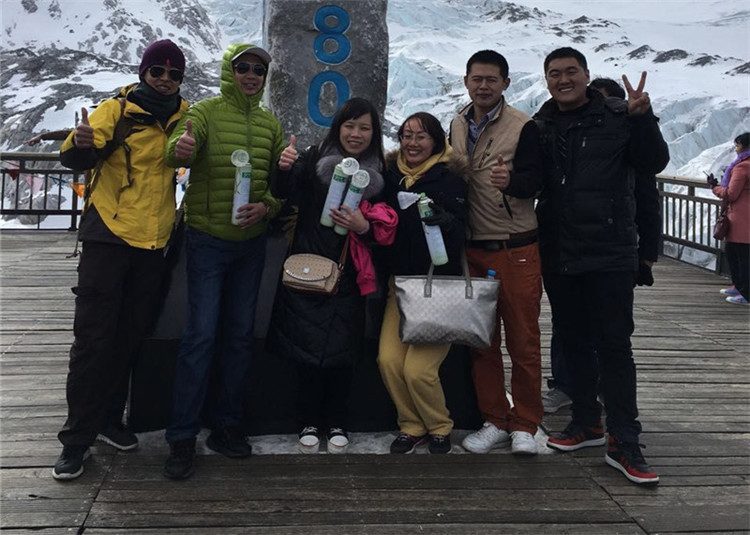 登顶玉龙雪山